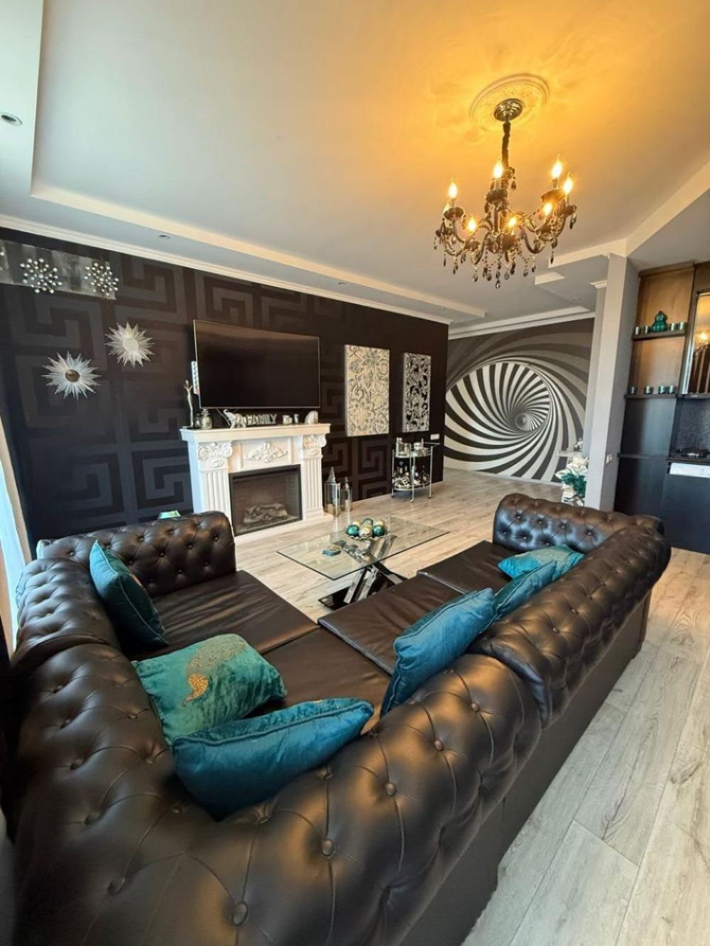 იყიდება 2 ოთახიანი ბინა ვაკეში